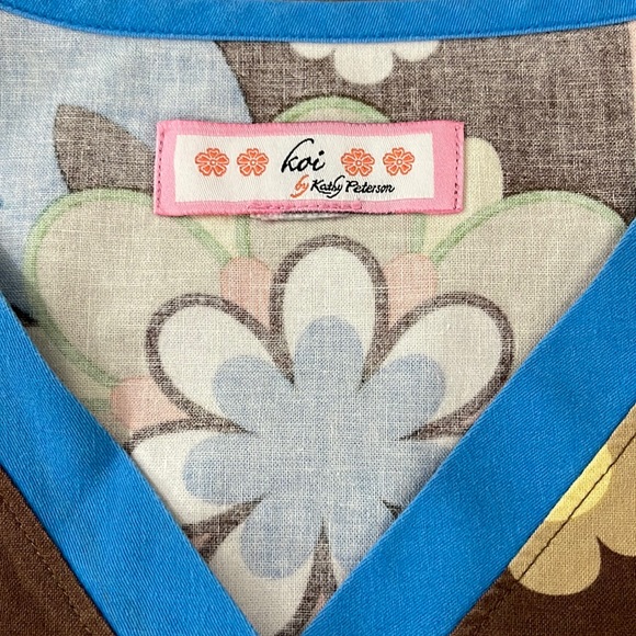 💰3 items for $25 🏷 Koi by Kathy Peterson Katelyn Mock Wrap Top fits like an XS - Picture 8 of 11